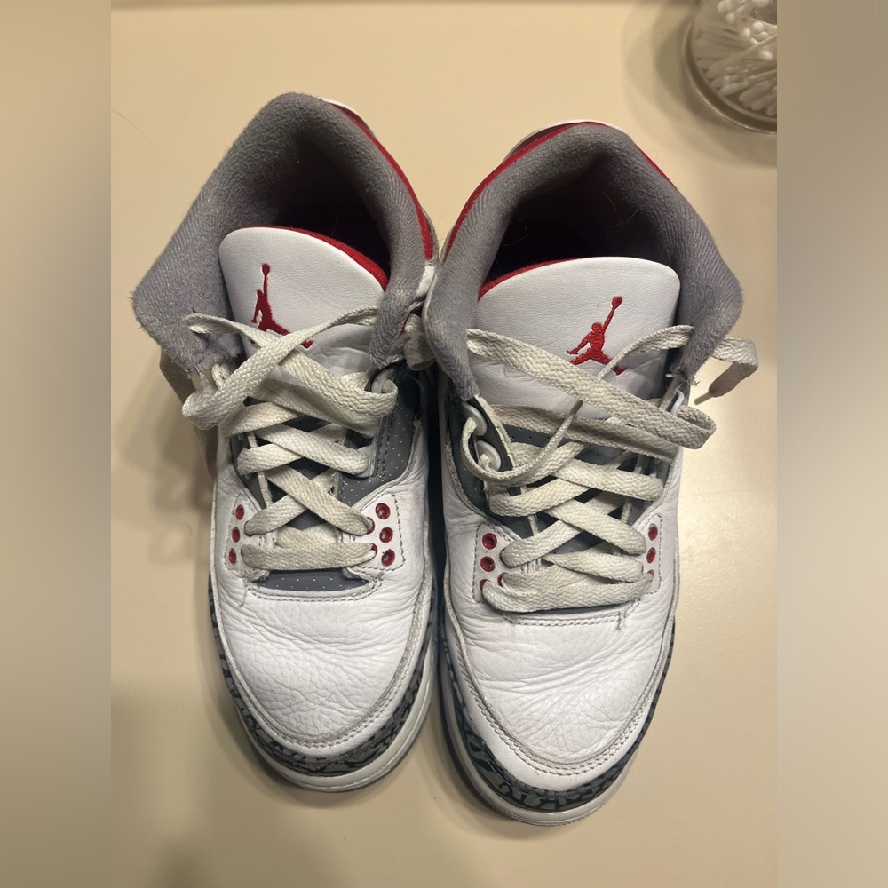 red jordan 3s